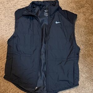 Women’s Nike vest, black.